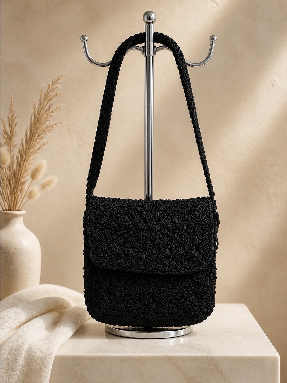 BLACK CROCHET CROSSBODY ZIPPERED BAG